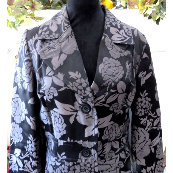 White House Black Market Women's Black Rose Floral Jacquard Coat Midi  M  EUC - Picture 3 of 8